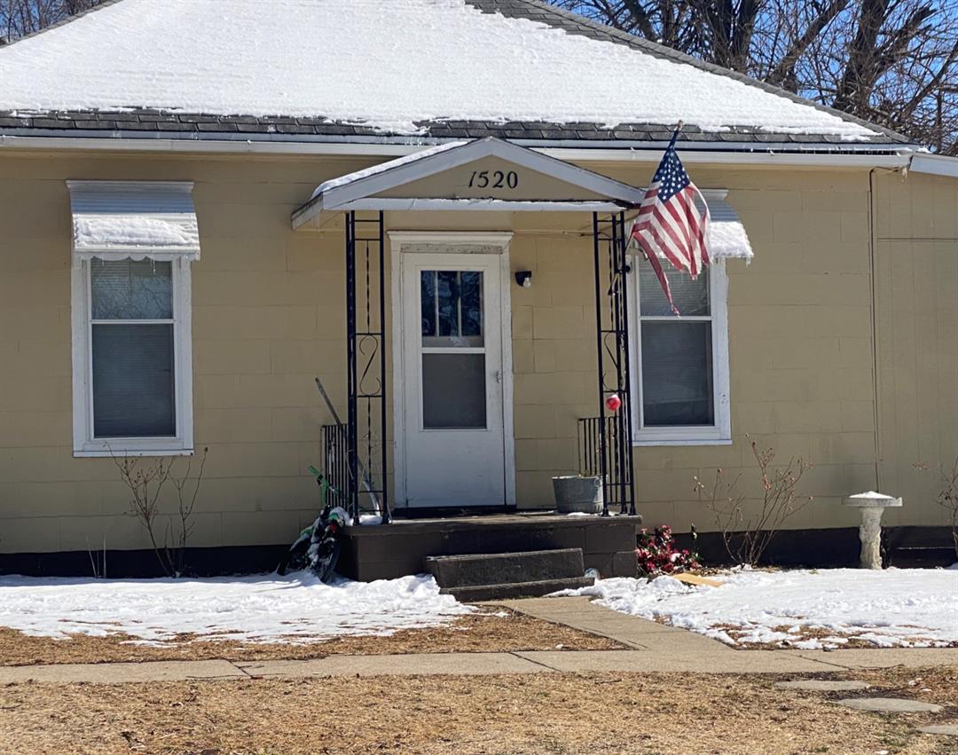 Sheriff: Parrish maintained drug house near school - Vimarsana News