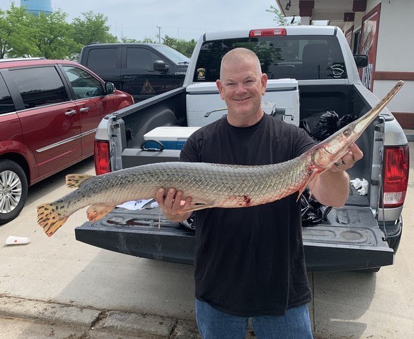 Nebraska man shoots new state record shortnose gar - Vimarsana News