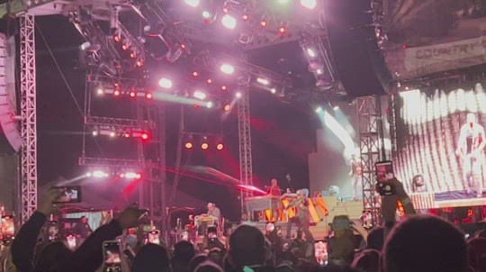 Thousands get their 'Country On' in Murdock for Luke Bryan Farm Tour - Vimarsana News
