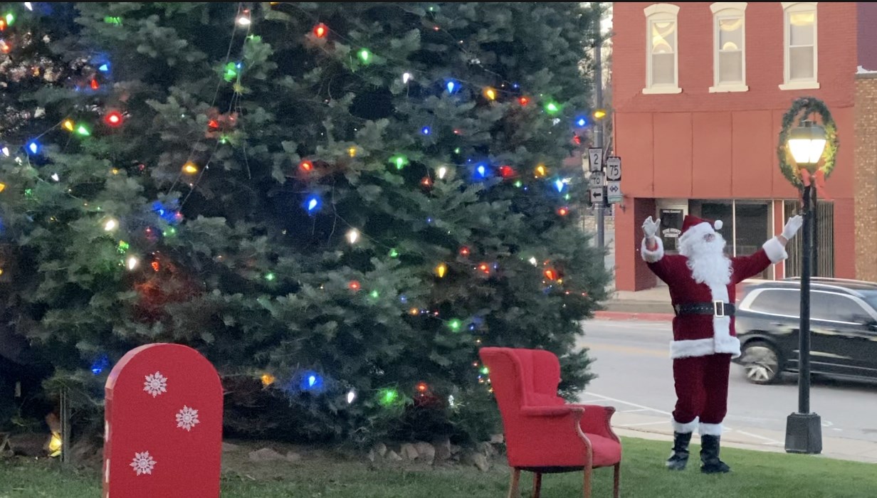 Ornaments offered for first 100 at tree lighting ceremony - Vimarsana News