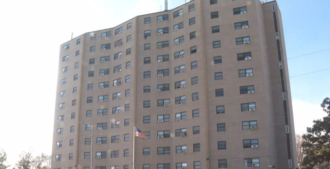 Omaha Housing Authority examines tenants’ issues about bug infestation Omaha Housing Authority examines tenants’ issues about bug infestation