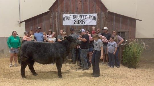 Beach Girls rock at 4H beef show.mp4