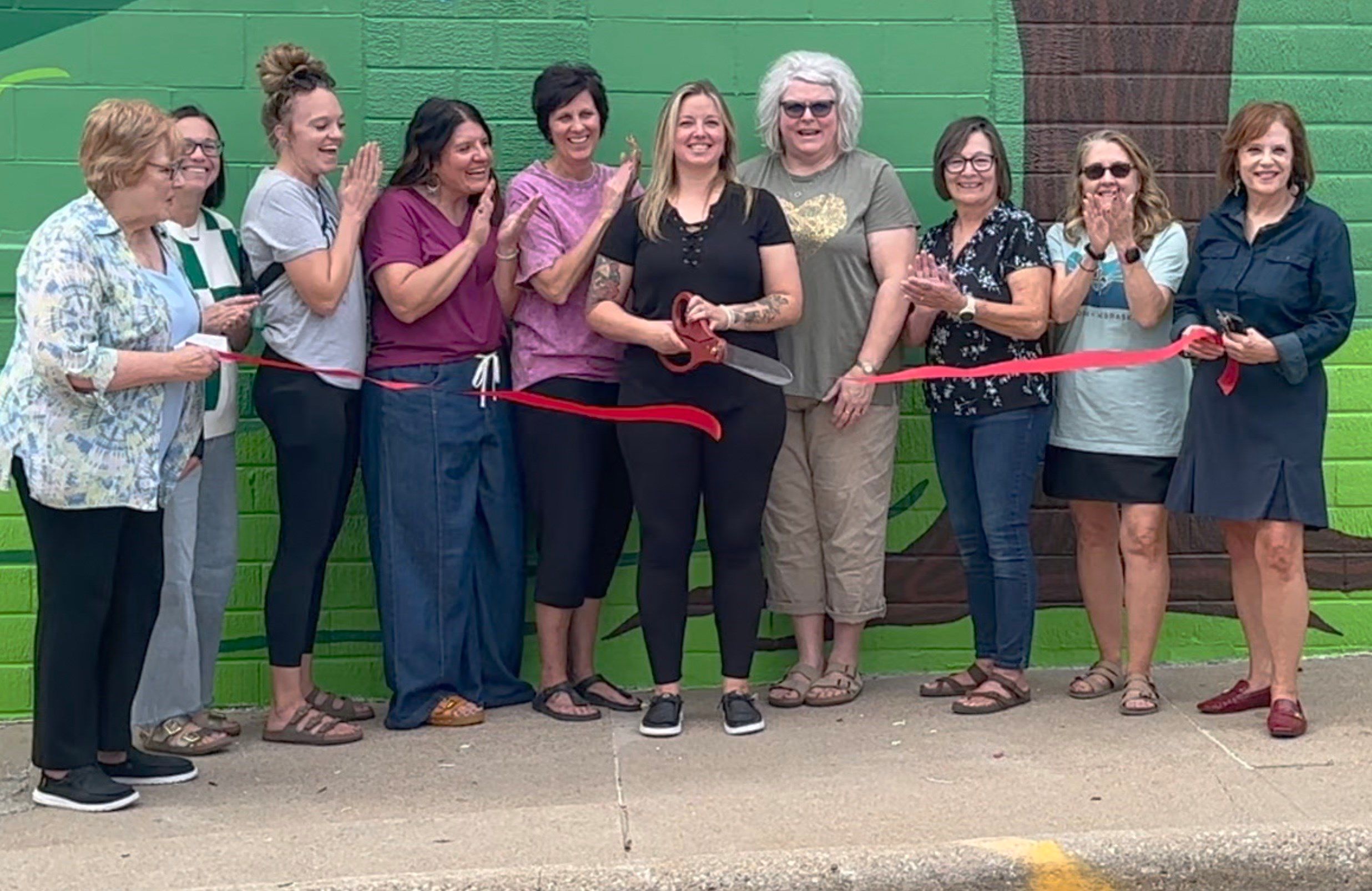 Syracuse volunteers painting the town with murals
